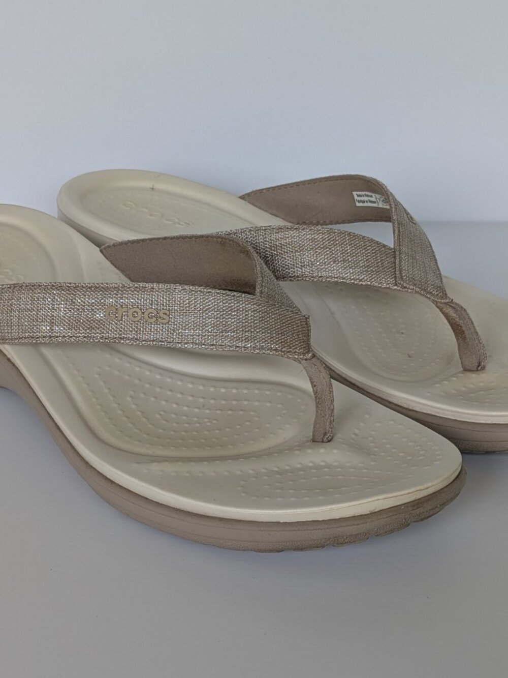 Crocs Capri V Womens Thong Flip Flop Sandals Shimmer Khaki Tan Size 9